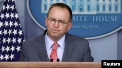 El jefe de gabinete interino de la Casa Blanca, Mick Mulvaney, responde preguntas de los periodistas durante una conferencia de prensa en la Casa Blanca en Washington, el jueves 17 de octubre de 2019. Reuters/Leah Mills.