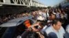 En medio del repudio oficialista, el presidente interino de Venezuela, Juan Guaidó, llegó a Caracas. Grupos partidarios de Nicolás Maduro atacaron a periodistas que cubrían el evento. Foto: Fabiana Rondón/VOA.