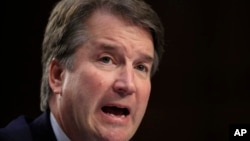 ARSIP - Kandidat Hakim Agung, Brett Kavanaugh, bersaksi di hadapan Komite Kehakiman Senat di Capitol Hill di Washington, D.C. tanggal 5 September 2018, di hari kedua sidang dengar untuk kepastiannya sebagai pengganti Hakim Anthony Kennedy yang telah pensiun (foto: AP Photo/Manuel Balce Ceneta)