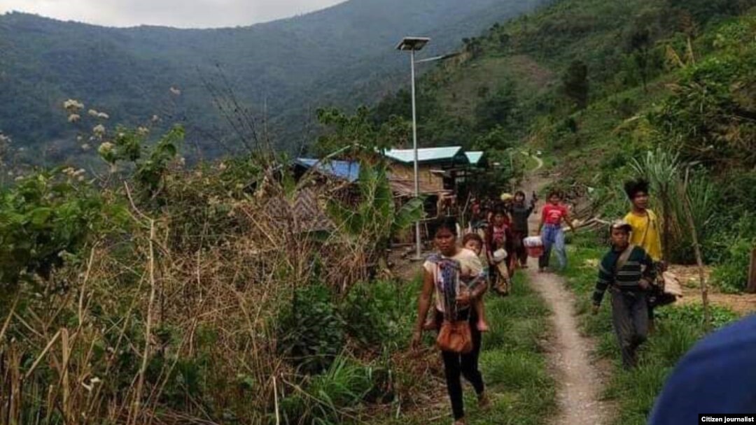 ချင်းပြည်နယ် မင်းတပ်မြို့က စစ်ဘေးရှောင်တချို့။ (ဓာတ်ပုံ - CJ - ဇွန် ၂၊ ၂၀၂၁)