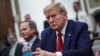 Mantan Presiden AS Donald Trump saat hadiri sidang kasus penipuan sipil di Mahkamah Agung negara bagian New York di New York City 7 Desember 2023 lalu (foto: dok). 