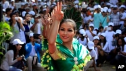 Cambodian dancers perform during a celebration of International Human Rights Day in Phnom Penh, Cambodia, Tuesday, Dec. 10, 2013. Thousands of activists, monks and villagers, as well as opposition party supporters led by Cambodian opposition leader Sam Rainsy, joined rallies Tuesday calling of an end to injustice in the capital. (AP Photo/Heng Sinith)