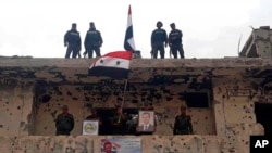 Les forces militaires et de police syriennes dans le quartier de Hajar al-Aswad, Damas, Syrie, 22 mai 2018. 