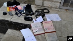 Des passeports photographiés à Slovyansk, en Ukraine, 25 mai 2014. 