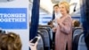 Clinton regresa al ruedo con buen semblante