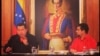 ARCHIVO - El entonces presidente de Venezula, Hugo Chávez, junto a Carlos Rotondaro, expresidente del Instituto Venezolano de los Seguros Sociales y exministro de Salud.