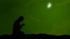 داکتر ملکزی: نباید آنقدر در موقع سحری و افطار خورد که در یک ماه وزن گرفت.