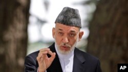 Presiden Afghanistan Hamid Karzai akan terbang ke Pakistan hari Senin untuk bertemu PM Pakistan Nawaz Sharif (foto: dok). 