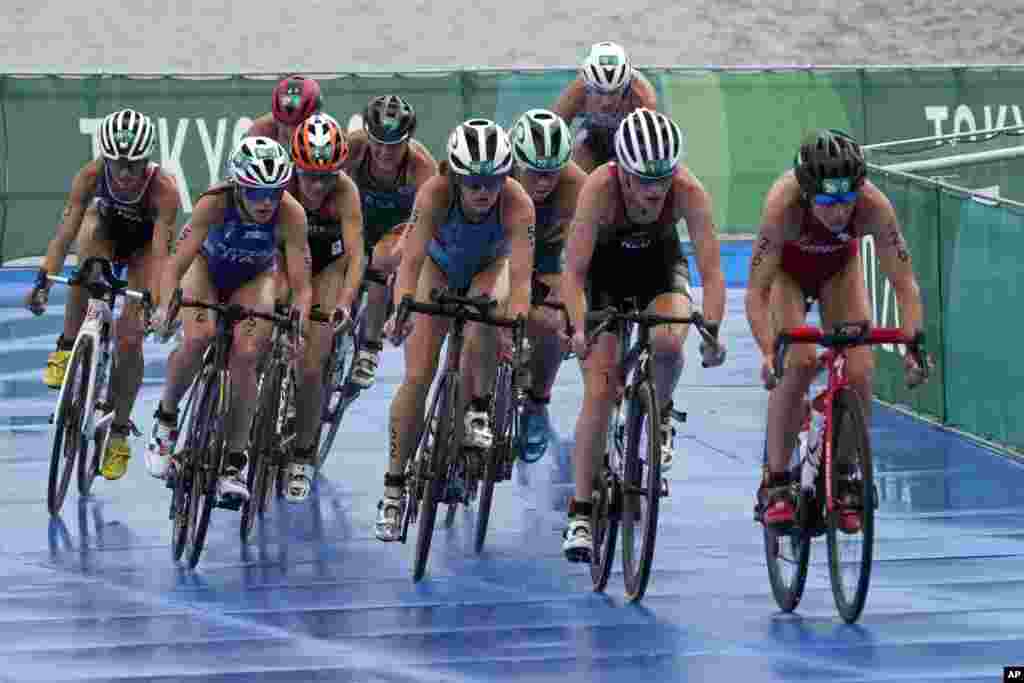 Simone Ackermann of South Africa (7) competes during the bike leg of the women's individual triathlon competition at the 2020 Summer Olympics, Tuesday, July 27, 2021, in Tokyo, Japan. (AP Photo/Charlie Riedel)
