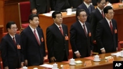 中共十八大闭幕式上的政协主席贾庆林（中）和中纪委书记贺国强（左）、国家副主席习近平、人大委员长吴邦国、国家主席胡锦涛