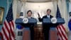 19일 존 케리 미국 국무장관(오른쪽)이 윤병세 한국 외교장관과의 공동기자회견에서 발언하고 있다.