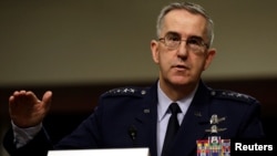 Komandan Komando Strategis, Jenderal John Hyten, memberi kesaksian di hadapan sidang dengar pendapat Komite Angkatan Bersenjata Senat di Capitol Hill, di Washington, 4 April 2017. 
