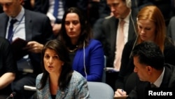 Nikki Haley, représentante des États-Unis auprès des Nations Unies,s'adresse au Conseil de sécurité de l'ONU à New York, le 12 mars 2018.
