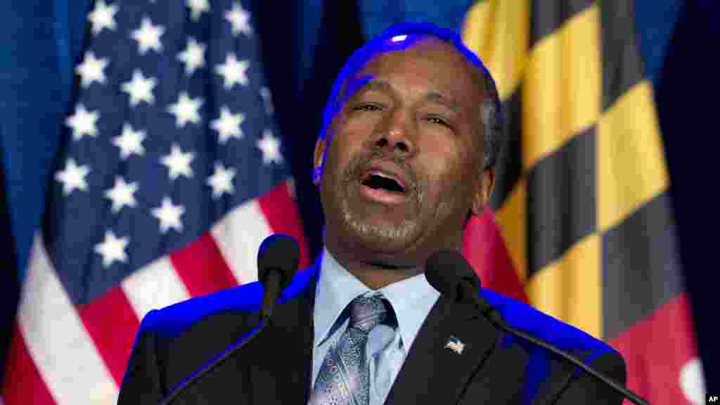 Neurochirurgien à la retraite, Ben Carson, candidat républicain, tient un discours devant ses partisans lors de la soirée électorale du "Super mardi", à Baltimore, 1er mars 2016.