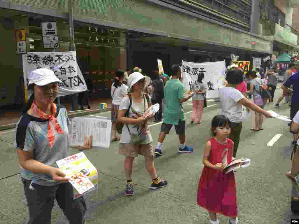 數萬港人參加七一大游行誓言守護香港(美國之音海彥拍攝)