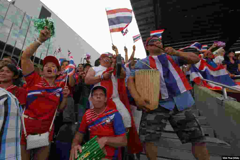 สีสันกองเชียร์ไทยในวันแห่งชัยชนะ