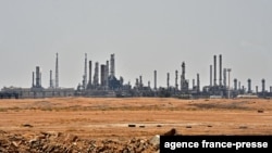 Fasilitas minyak milik perusahaan Saudi, Aramco dekat kawasan al-Khurj selatan kota Riyadh (foto: ilustrasi).