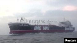 El periódico Daily Telegraph informó el sábado que Londres planeaba responder a Irán con sanciones tras la incautación del petrolero.