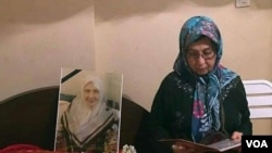 زهرا رهنورد همسر میرحسین موسوی از بهمن ۱۳۸۹ به همراه او در حصر خانگی است.
