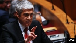 Perdana Menteri Portugal Jose Socrates mengancam akan mundur jika parlemen langkah-langkah pemangkasan defisitnya.