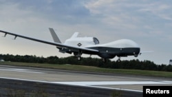 미 해군의 무인정찰기(MQ-4C Triton). 