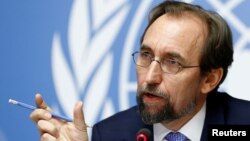 Kepala HAM PBB Zeid Ra'ad al-Hussein memberikan pernyataan kepada media di Jenewa, Swiss (foto: dok). 