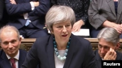 លោកស្រី​នាយករដ្ឋមន្ត្រី​ Theresa May នៃ​ប្រទេសអង់គ្លេស​ប្រឈម​នឹង​ការ​បោះឆ្នោត​មិន​ទុកចិត្ត​។