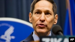Kepala pusat pencegahan penyakit AS (CDC) Dr. Thomas Frieden memberikan konferensi pers mengenai virus Zika di Atlanta (1/4).