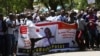 La police zimbabwéenne empêche un médecin syndicaliste de se faire soigner à l'étranger