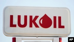러시아 다국적 에너지 기업인 루크오일(LUKOIL) 로고.