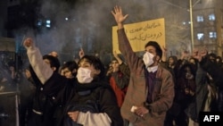 خۆپێشاندان له‌ ده‌ره‌وه‌ی زانکۆی ئه‌میرکه‌بیر، تاران 11ی مانگی یه‌کی 2020ی زاینی