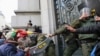 Bolivia: secuestran empleados de minera canadiense