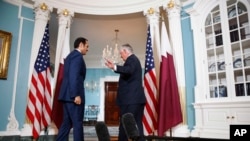 Rex Tillerson avec le ministre qatari des Affaires étrangères, cheikh Mohammad ben Abdel Rahman Al Thani, Département d'Etat, Washington, le 27 juin 2017. (AP Photo/Jacquelyn Martin) 