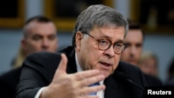 El secretario de Justicia, William Barr, ha destacado los esfuerzos del Departamento de Justicia para proteger las futuras elecciones de la interferencia extranjera y dice que asegurar las elecciones es un tema clave para la agencia.
