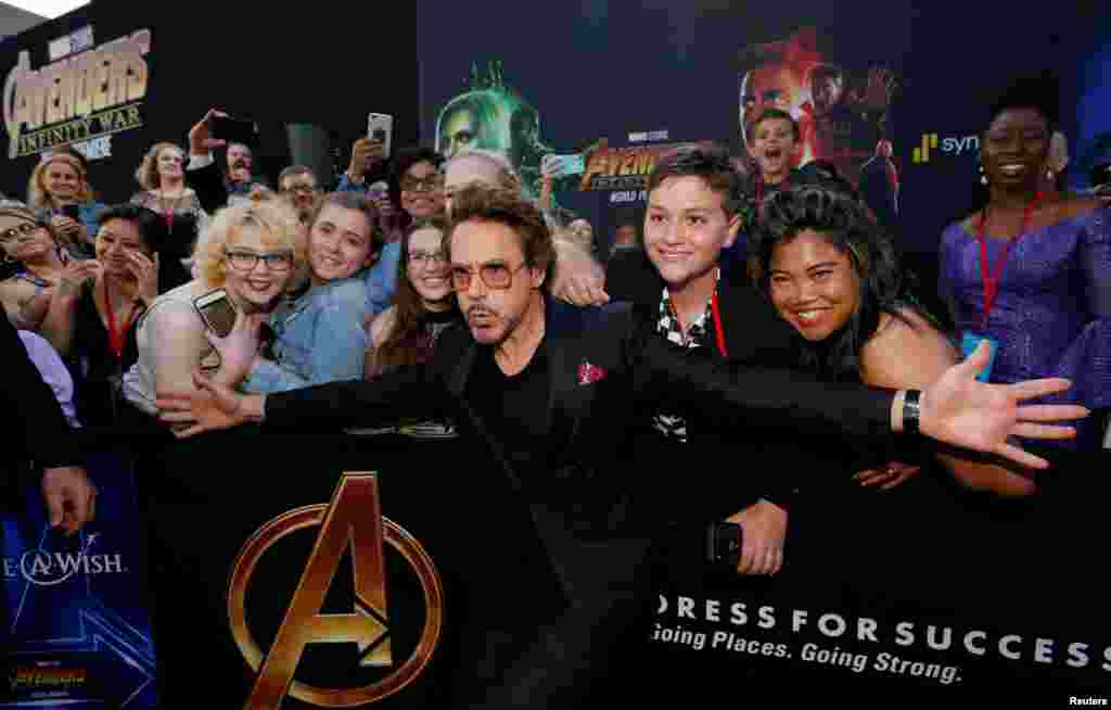 តារាសម្តែងលោក Robert Downey Jr. បានមកដល់ការសម្ភោធខ្សែភាពយន្ត «Avengers: Infinity War» ក្នុងទីក្រុង Los Angeles រដ្ឋកាលីហ្វ័រញ៉ា។