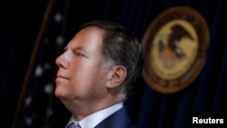 纽约南区联邦检察官伯曼（Geoffrey Berman）宣布辞职。