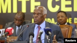 Jose Eduardo dos Santos, président angolais de l'époque, participe à une réunion du parti au pouvoir (MPLA) à Luanda, en Angola, le 2 décembre 2016.
