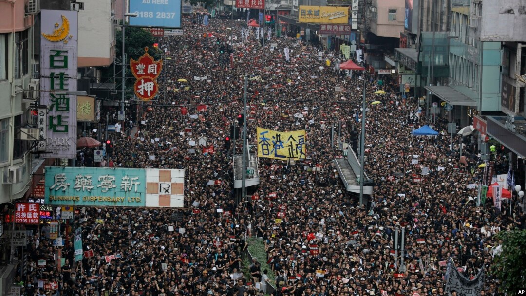 數以萬計的民眾6月16日星期天走上街頭抗議香港政府的反送中條列