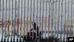 Un agente de la patrulla fronteriza maneja un vehículo en la playa de San Diego, Calfiornia, el nueve de enero del 2019. 