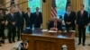 Le président Donald Trump, après sa conversation avec les dirigeants du Soudan et d'Israël dans la salle ovale de la Maison Blanche à Washington, Etats-Unis.