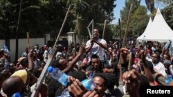  ኣብ መንበሪ ገዛ ጀውሃር መሃመድ ዝነበረ ናይ ተቓውሞ ሰልፊ