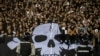 ARHIVA - Navijači Partizana tokom meča sa večitim rivalom Crvenom zvezdom u oktobru 2014. (Foto: REUTERS/Marko Djurica) 