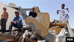 Serangan udara NATO menghancurkan permukiman warga sipil di kota Zlitan, Libya barat (5/8).