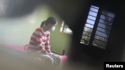 Seorang pasien yang dinyatakan positif HIV dirawat di rumah sakit Phnom Penh, Kamboja (foto: dok).