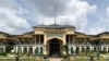 Istana Maimun di Kota Medan Sumatera Utara, ditutup sementara untuk mencegah penyebaran virus corona, Rabu 18 Maret 2020. (Foto: Anugrah Andriansyah/VOA)