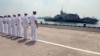 哈格爾視察停靠在新加坡的美國軍艦