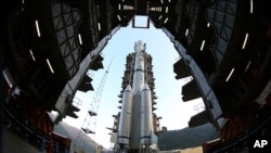 Un cohete Gran Marcha 3B similar al que falló este lunes intentando poner en órbita un satélite chino-brasileño.