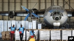 Congolese National Independent Electoral Commission workers wait to load planes and helicopters with election related equipment and ballots at Kinshasa Airport in Kinshasa, Democratic Republic of Congo, November, 25, 2011.
election related equipment