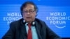 El presidente de Colombia, Gustavo Petro, asiste a la sesión 'Liderazgo para América Latina' durante el Foro Económico Mundial (FEM) 2023 en Davos, Suiza, el 18 de enero de 2023.