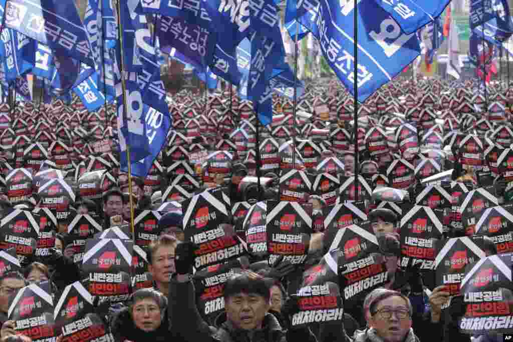 Protesters stage a rally to demand South Korean President Yoon Suk Yeol's impeachment in Seoul.